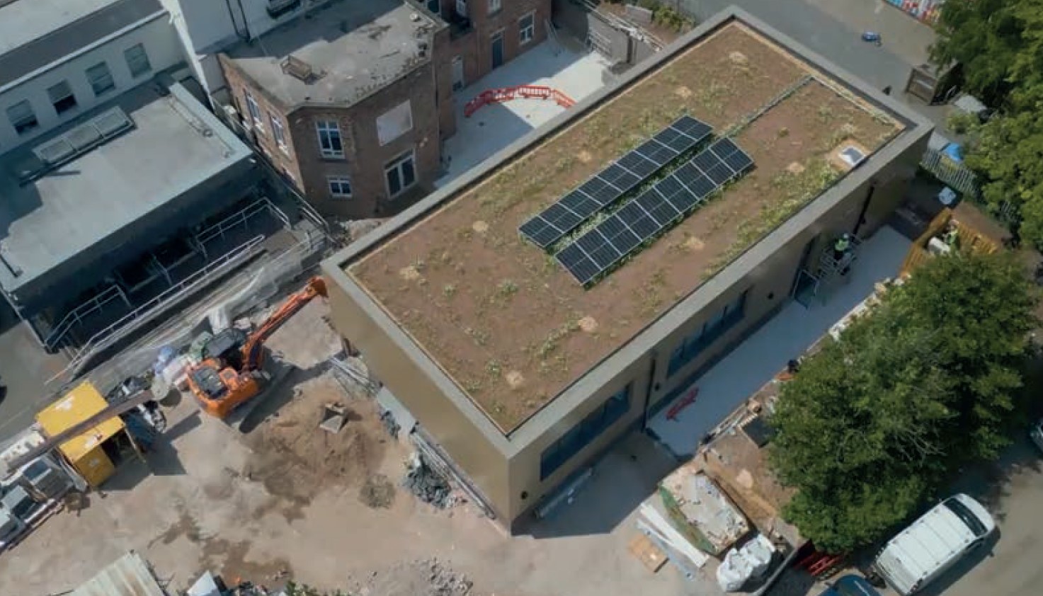 Green roof and photovoltaic panels