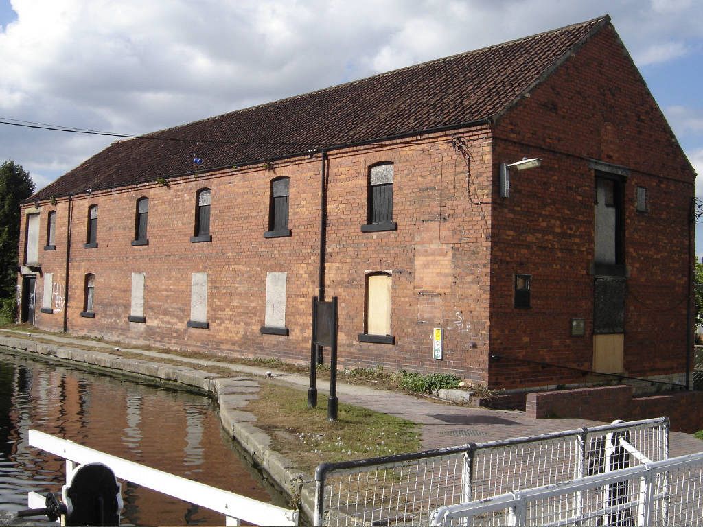 Original warehouse alongside the Chesterfield Canal