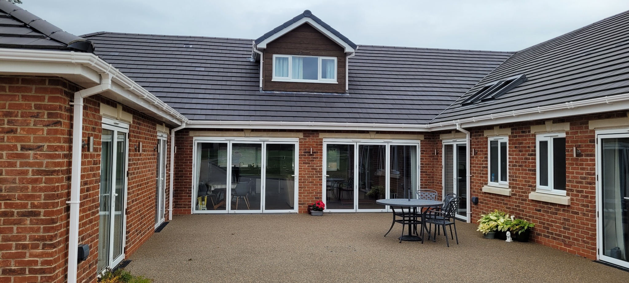 Accessible courtyard connecting the principal wings of the new home