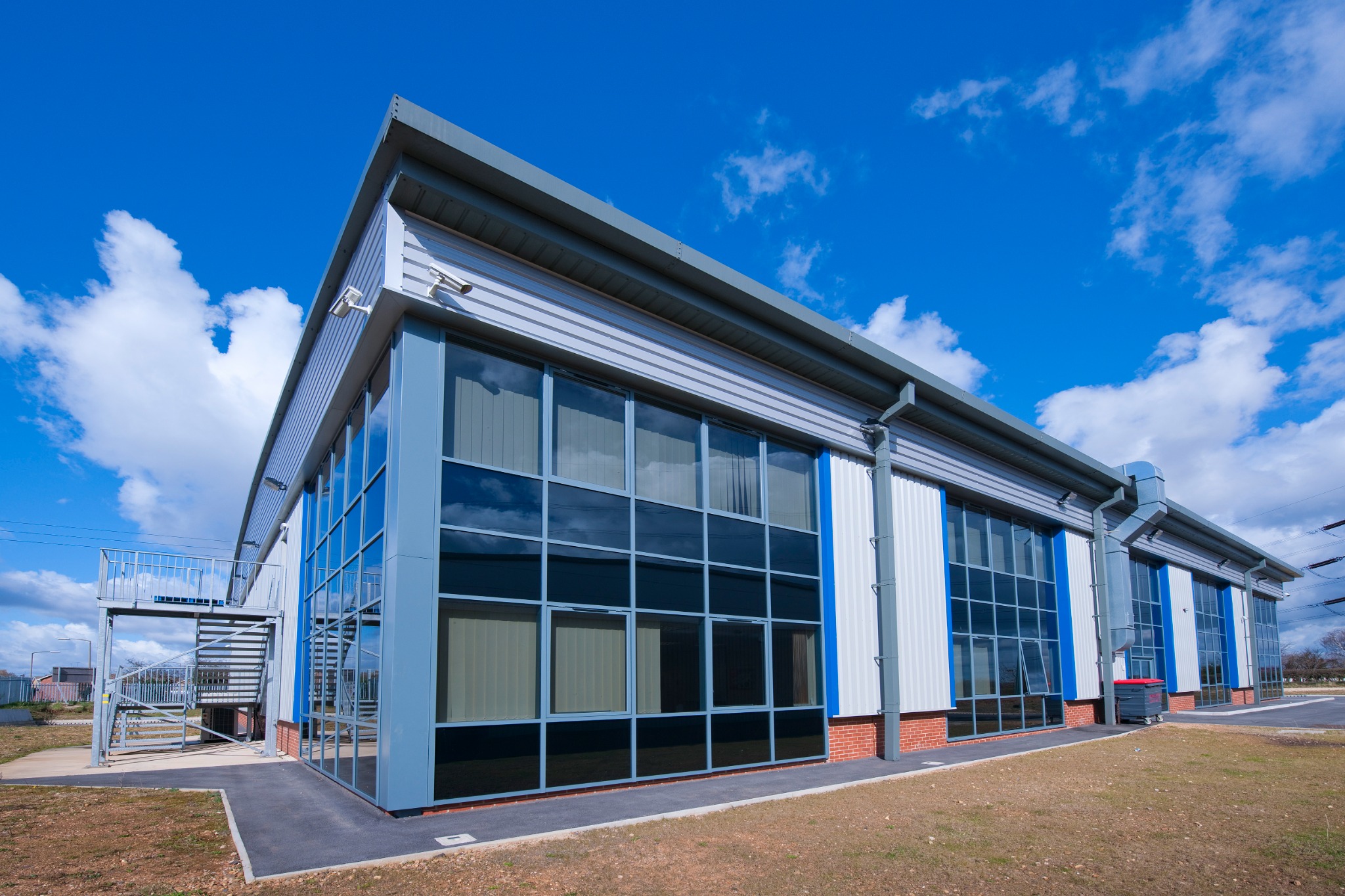Rear corner elevation with full-height glazing