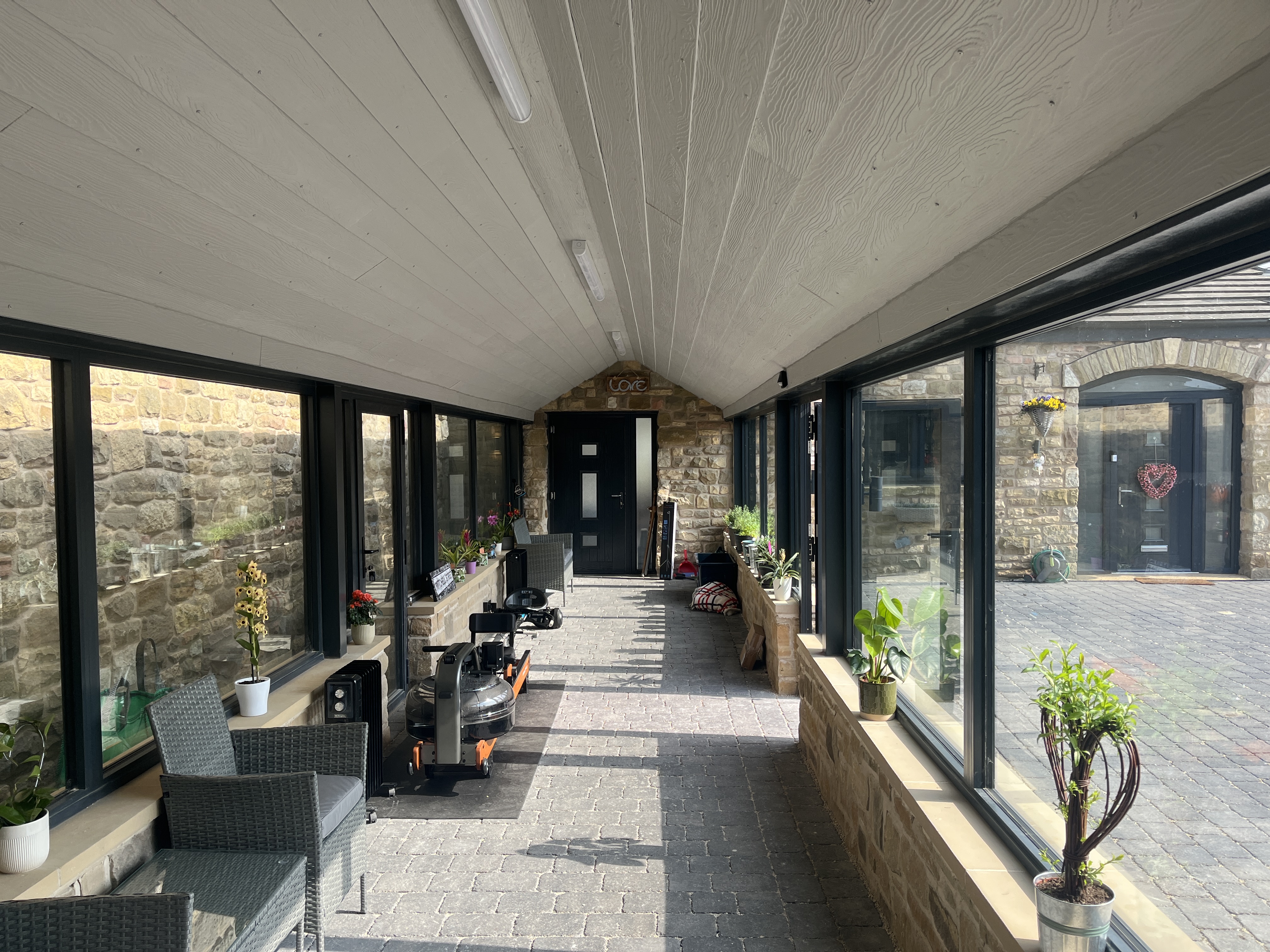 Glazed link corridor to main house