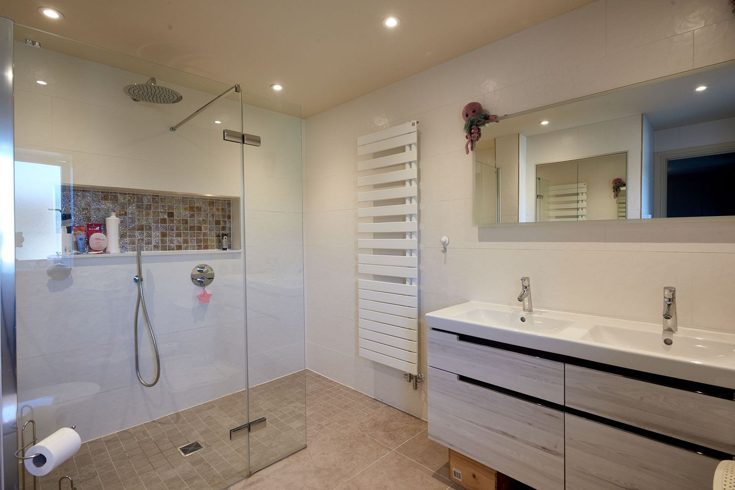 Specialist bathroom