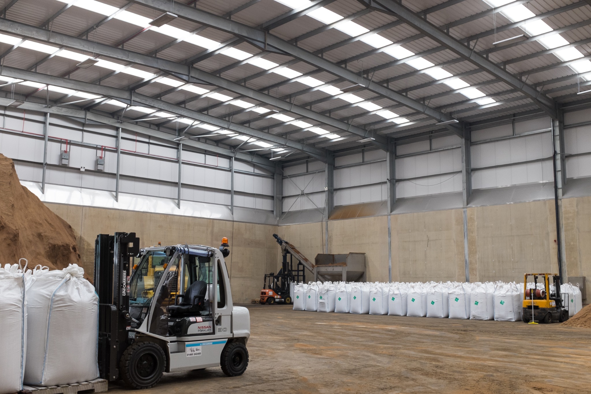 Internal storage hall with reinforced walls and forklift access