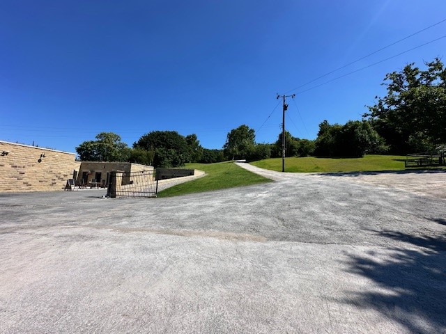 Springwood approach and driveway