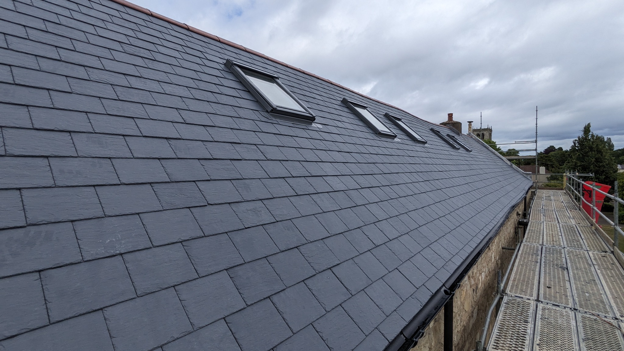 Renewed slate roof with discreet conservation rooflights