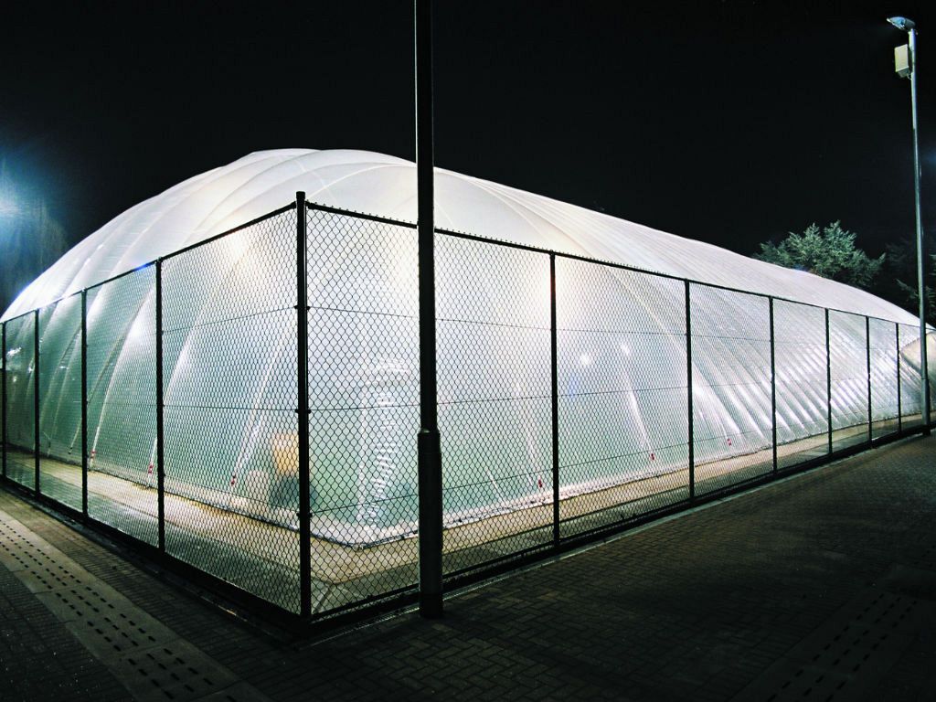 Inflatable enclosure over existing tennis courts