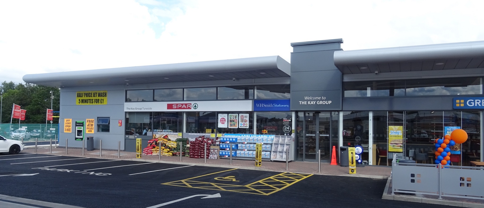 Shell forecourt canopy and retail building at Tyneside Autoparc