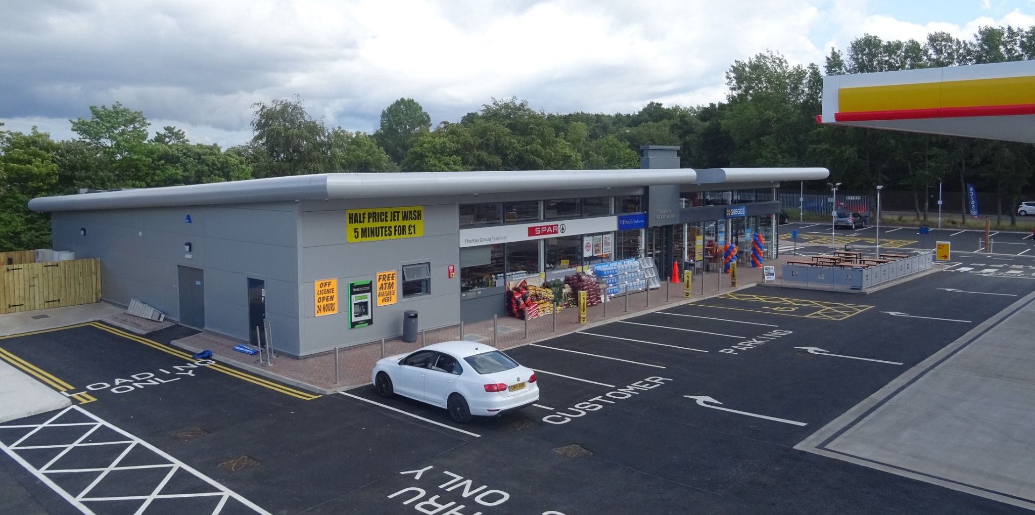 Customer parking and forecourt circulation at Tyneside Autoparc