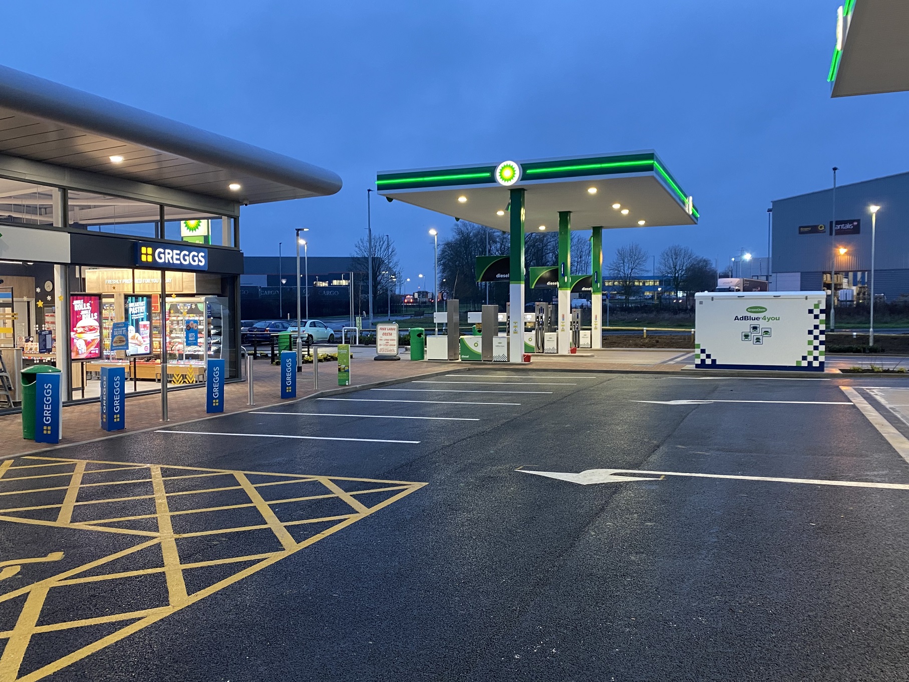 Vehicle circulation and customer parking at Winsford Petrol Filling Station